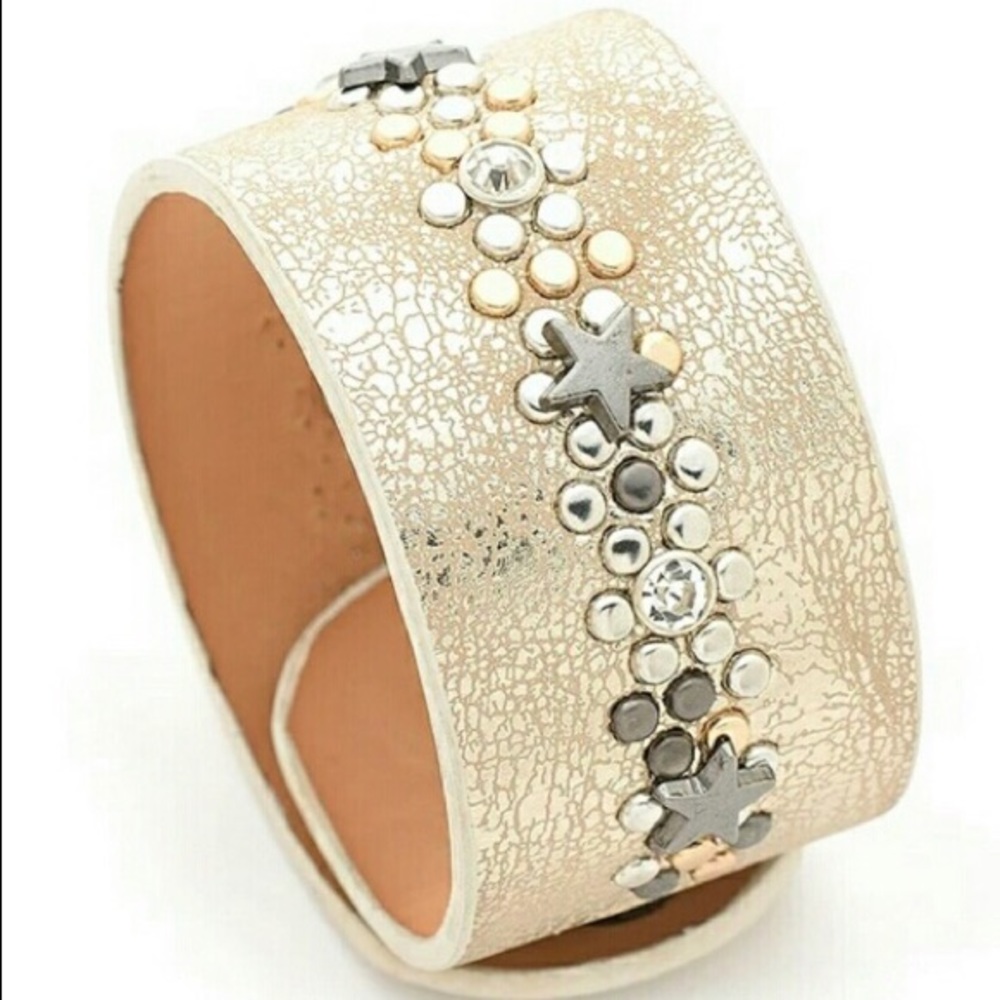 🌺Host Pick🌺 Leather Star rivet cuff